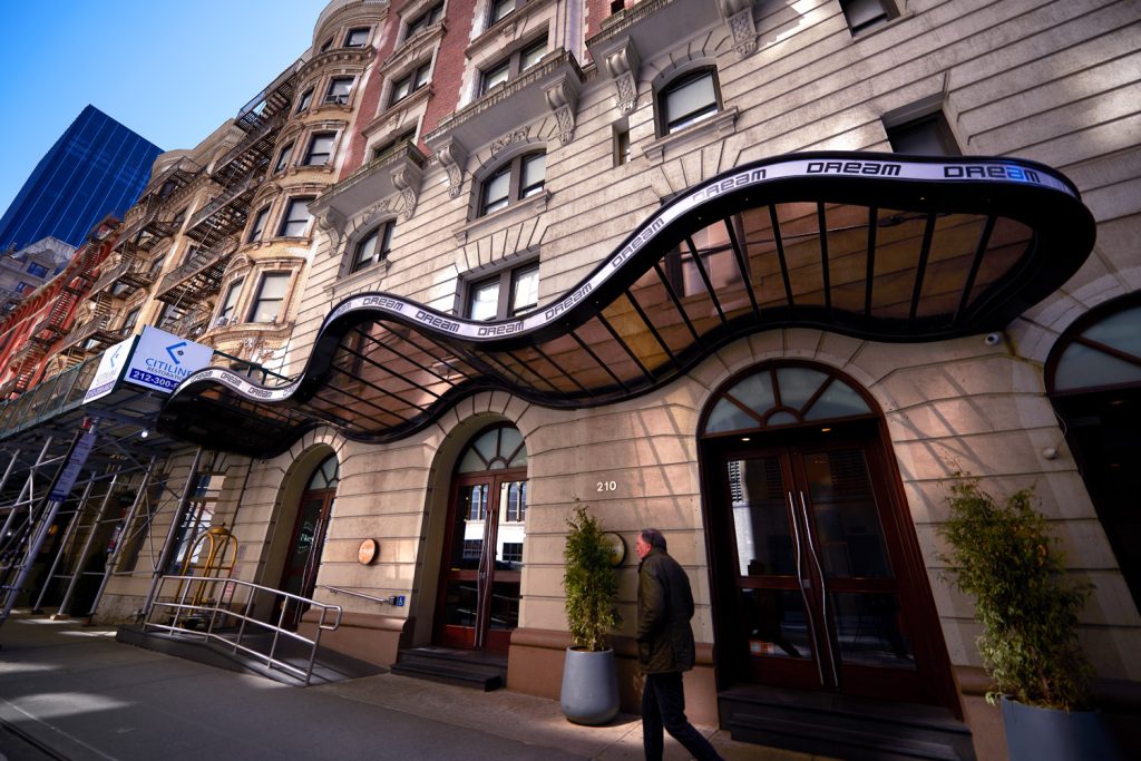 Dream Midtown - Lobby entrance
