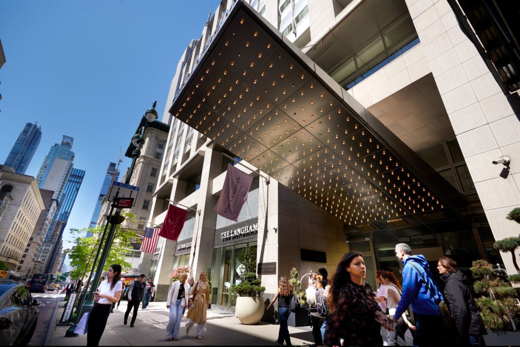 Langham New York, Fifth Avenue - Lobby entrance